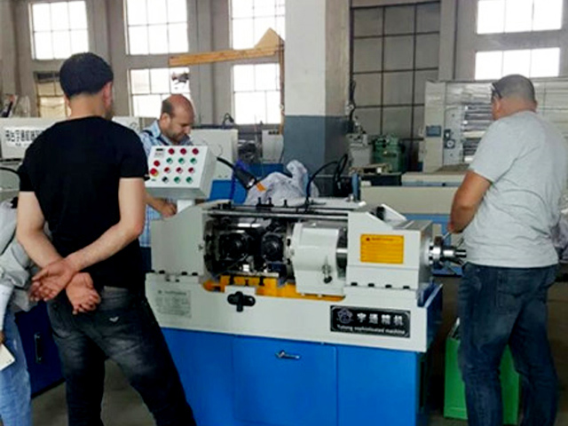 Клиенты из Чили посетили завод и приобрели 3 резьбонакатных станка Z28-200.
